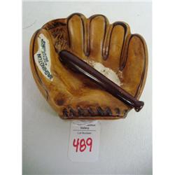 WASHINGTON SENATORS Glove & Bat Ashtray: