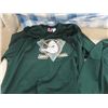 Image 2 : 7 XL CCM Practise Hockey Jerseys & 2 Pairs of Size  10 Skates