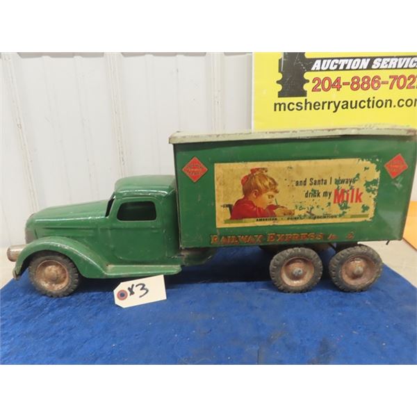 Buddy L' Railway Express Pressed Metal Delivery  Truck 22"x 9" x 6.5"