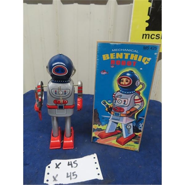 Benthic Tin Wind Up Robot with Box 9"x 4"x 3.5"