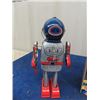 Image 2 : Benthic Tin Wind Up Robot with Box 9"x 4"x 3.5"