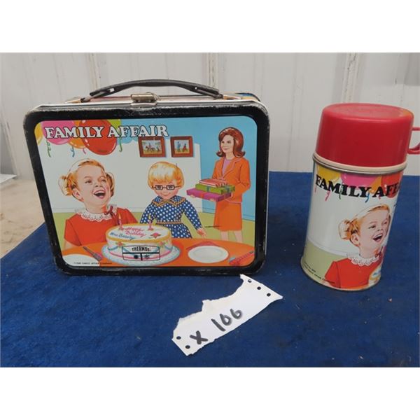 Metal 1969 Family Affair Lunch Kit + Thermos