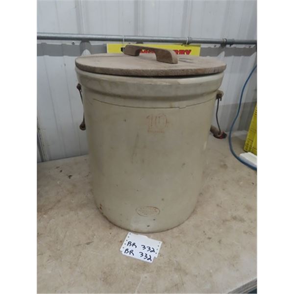 Medalta 10 Gal Crock with Wooden Lid & Pickle Crock