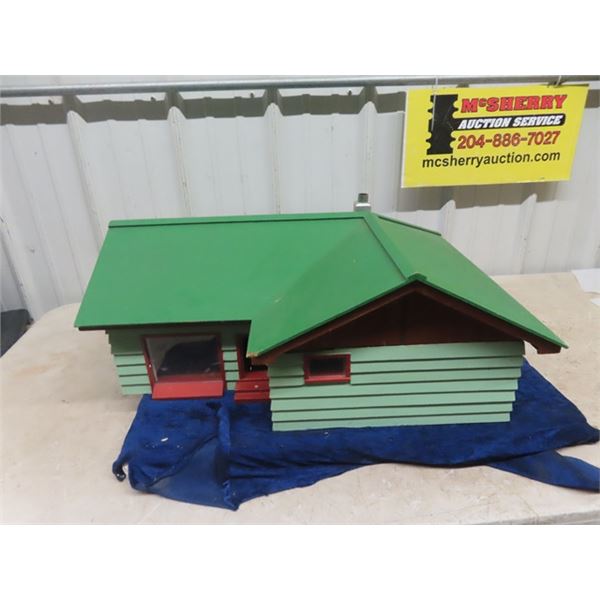Wooden Ranch Style Doll House with Removable Roof