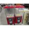 Image 2 : Oak Coin Operated Floor Model Double Head Gumball Machine with Key