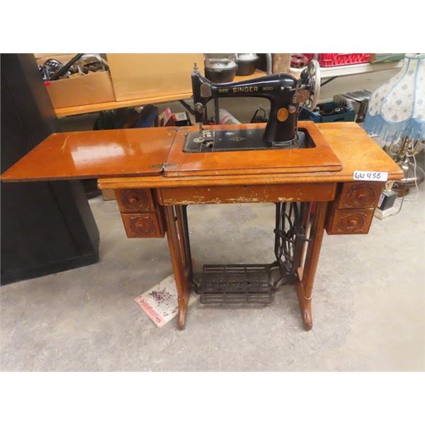 (ww) Singer Treadle Sewing Machine