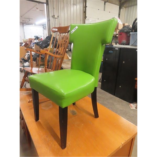 (ww) Green Leather Chair