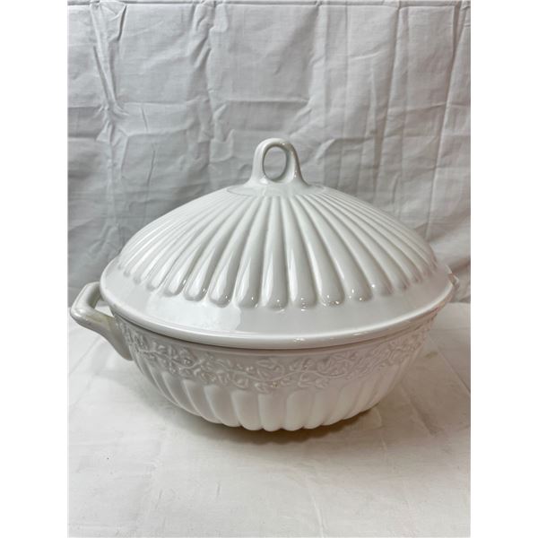 Italian Countryside Stoneware Tureen and Lid