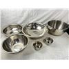 Image 1 : Various Sizes of Metal Mixing Bowls