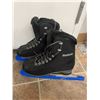 Image 2 : Women's Reebok Black Figure Skates & Pet Carrier