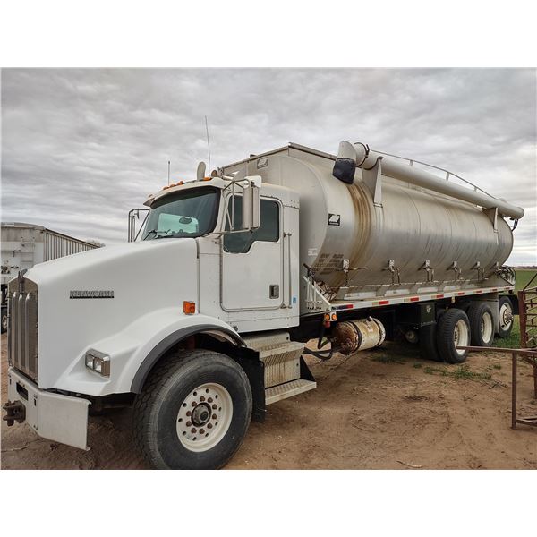 2001 Kenworth T800 Auger Truck