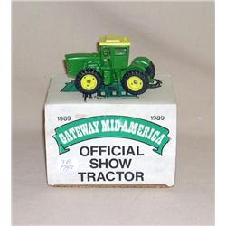 Custom JD 7520 '89 Gateway Show 1/64th Scale by Baker
