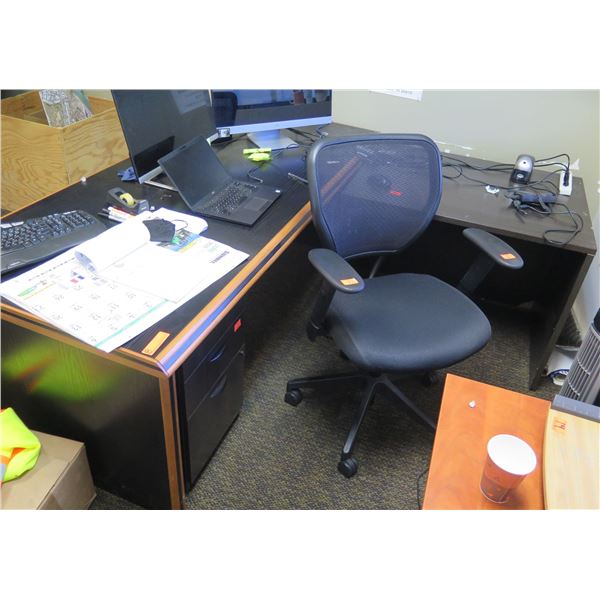 Wooden 'L' Shaped Desk 79"x35" w/ Rolling Chair & File Drawers (Contents not included)