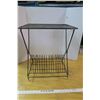 Image 4 : 2 Metal Wire Magazine Racks - 13x17x21 & 13x13x26in.