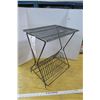 Image 5 : 2 Metal Wire Magazine Racks - 13x17x21 & 13x13x26in.