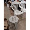 Image 2 : 2 Patio / Lawn Chairs and 2 Tables