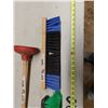 Image 3 : 2 Broom Heads and Plunger