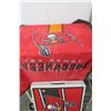 Image 2 : Bucs 4' Banquet Table & Flag