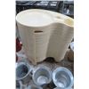 Image 2 : Small Pitchers (9), Meal Trays (18)