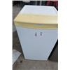 Image 1 : Danby White Mini Ref.  28°