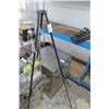 Image 1 : 4-Tubular Easel - 4 X $