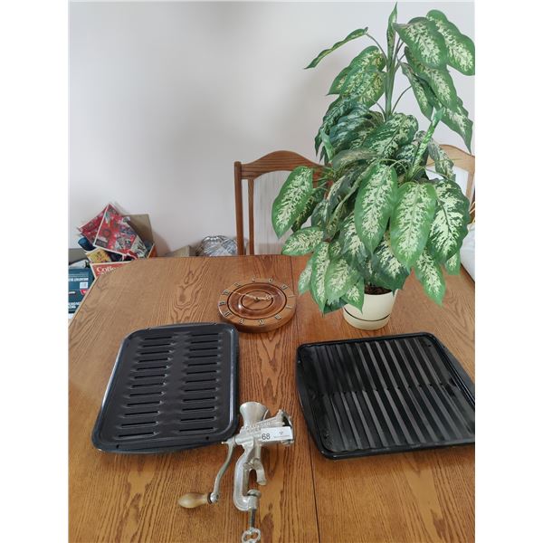 Broiling Pans - Vintage Bolinder's Meat Grinder - Suriau Wooden Wall Clock