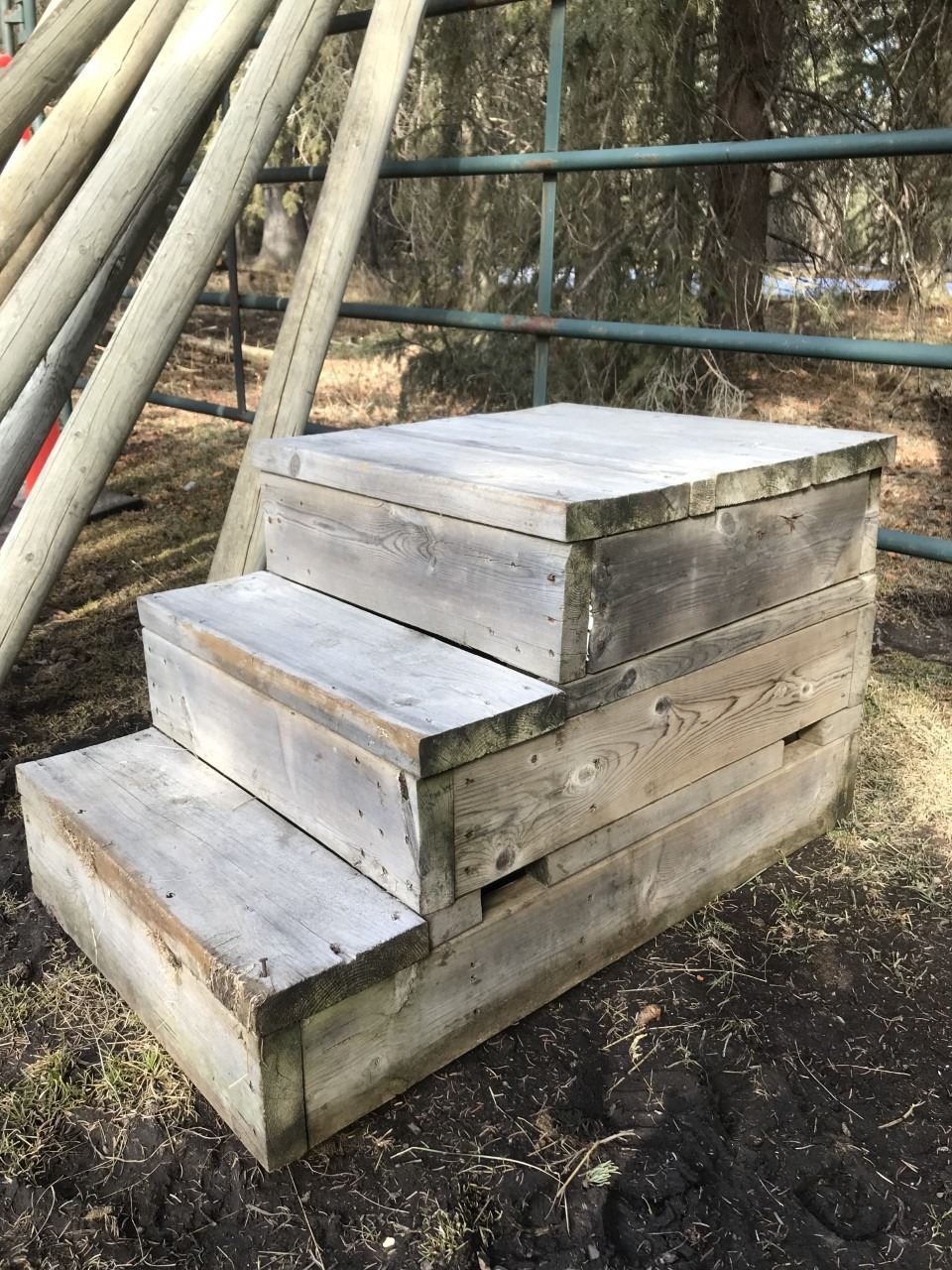 CORRAL Wooden Mounting Block