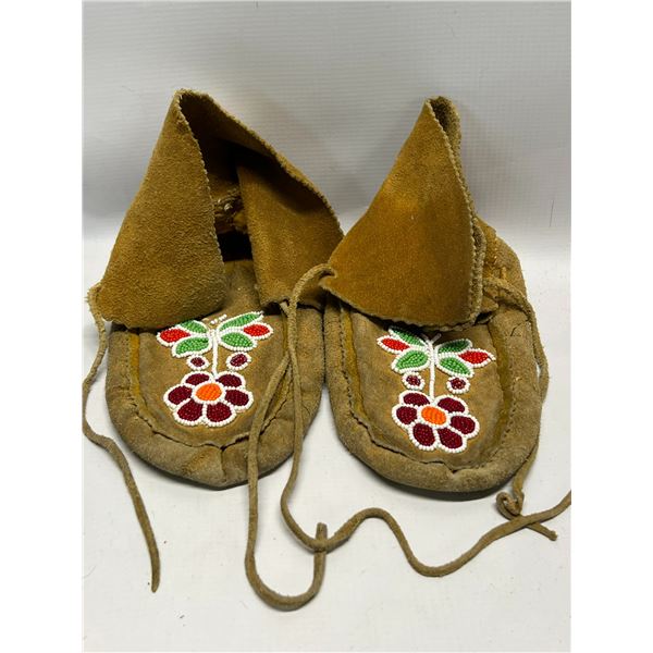 First Nations Beaded Moccasins/Slippers (foot approx: 7.5x3.5" & 5"T)