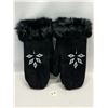 Image 1 : First Nations Beaded Mitts Approx Ladies Medium