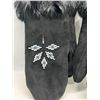 Image 2 : First Nations Beaded Mitts Approx Ladies Medium