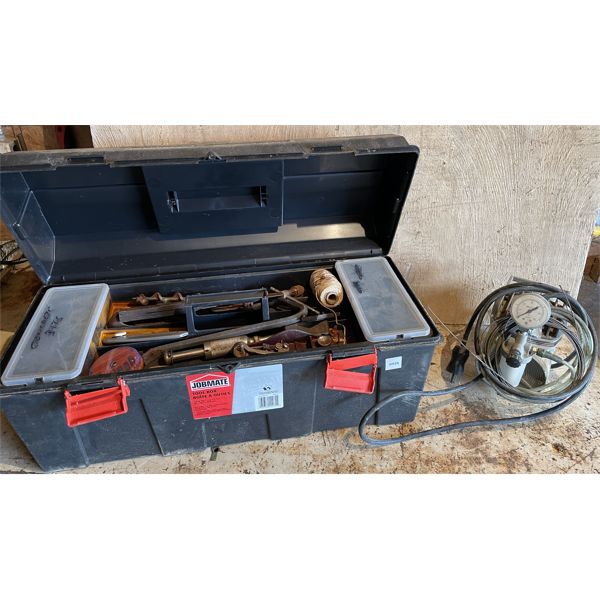 JOB LOT - TOOLS AND SMALL PUMP 