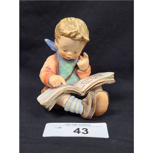 VINTAGE BOY READING A TRAIN BOOK HUMMEL APPROX 4.25"
