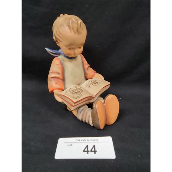 LARGE VINTAGE BOY READING A BOOK HUMMEL APPROX 5"