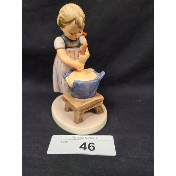 VINTAGE "BAKING DAY" HUMMEL APPROX 5.25"