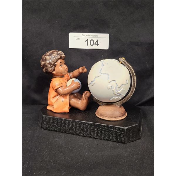 VINTAGE EXCLUSIVE HUMMEL CLUB HUMMEL OF THE WORLD "AFRICAN WANDERER" APPROX 6" X 5.5"