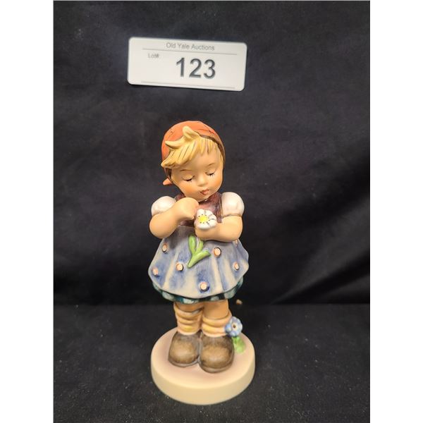 VINTAGE GIRL WITH A DAISY HUMMEL APPROX 5"