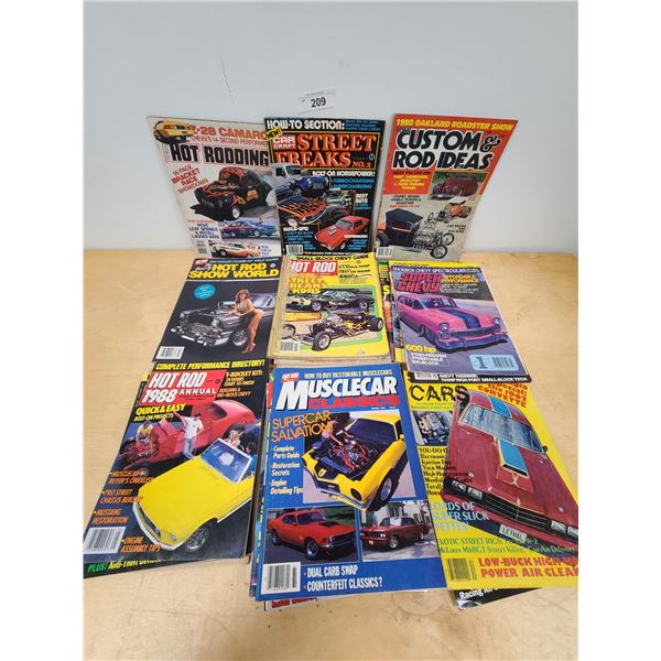 COLLECTION OF VINTAGE HOT ROD CAR MAGAZINES