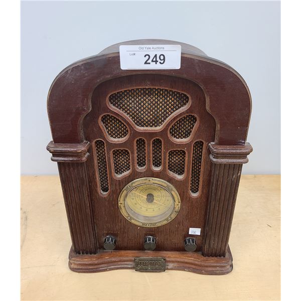 ANTIQUE STYLE THOMAS COLLECTOR'S EDITION AM/FM RADIO