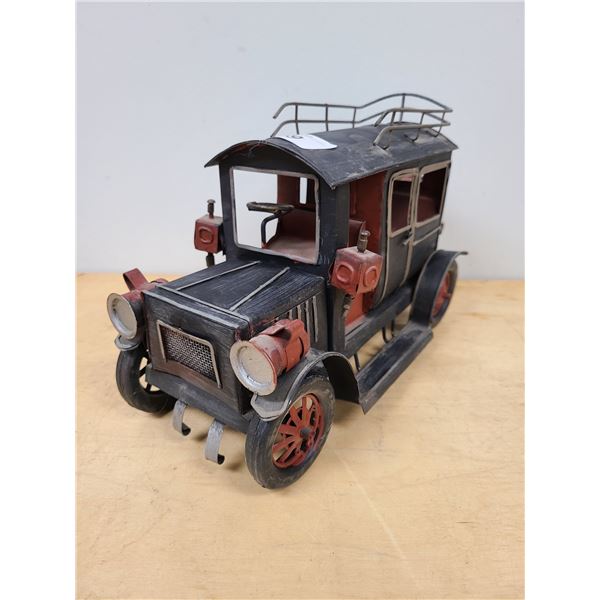 METAL ART TIN TOY TRACTOR