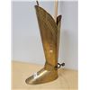 Image 2 : VINTAGE BRASS KNIGHT BOOT CANE/UMBRELLA STAND
