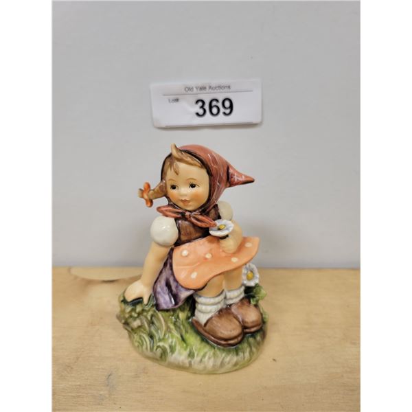 VINTAGE "IN THE MEADOW" HUMMEL FIGURINE APPROX 4"