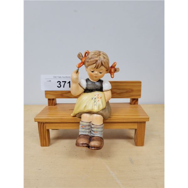 VINTAGE WOODEN BENCH & "NIMBLE FINGERS" HUMMEL FIGURINE APPROX 6" X 5.5"