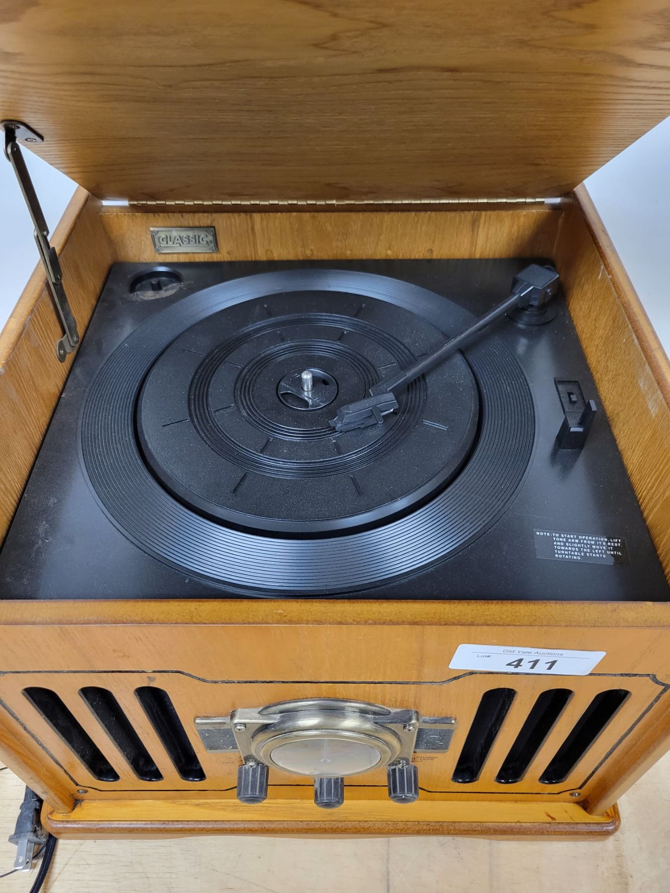 CLASSIC AM/FM RADIO RECORD & CD PLAYER