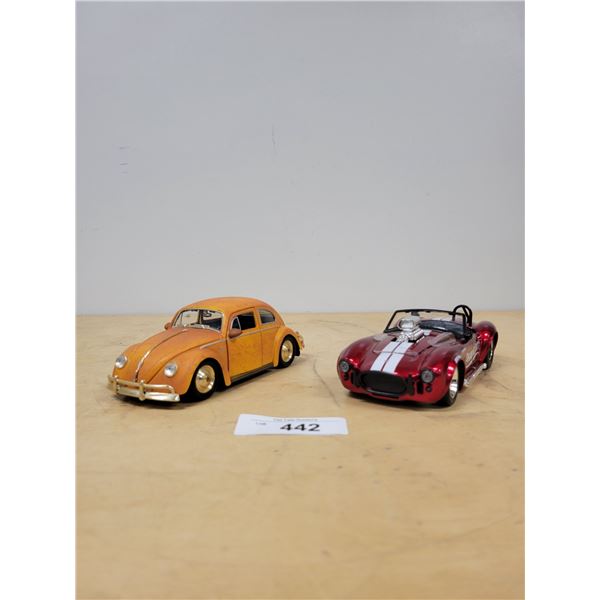 NEW BUMBLEBEE TRANSFORMERS DIE CAST & NEW 2006 FORD MUSTANG GT DIE CAST