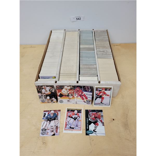LARGE BOX OF 2500+ HOCKEY CARDS