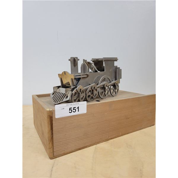 METAL LOCOMOTIVE IN WOOD BOX