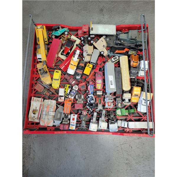 LARGE COLLECTION OF VINTAGE DIE CAST TRUCKS & CARS, TRAY NOT INCLUDED