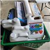 Image 2 : BASKET OF FERTILIZEF WITH BREATHABLE FABRIC POTS AND SEED SPREADER