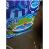 Image 8 : INFLATEABLE POOL, UMBRELLAS, FLUORESCENT BULBS AND FAUCET