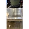 Image 2 : LOT OF 20" X 20" LOUFERS